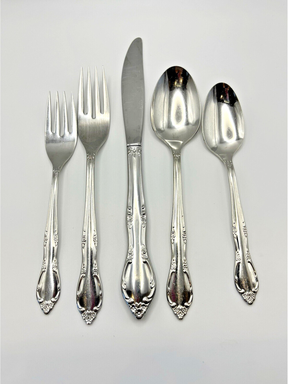 Oneida Mansion Park Stainless Flatware Place setting of 5 pcs 3035.9